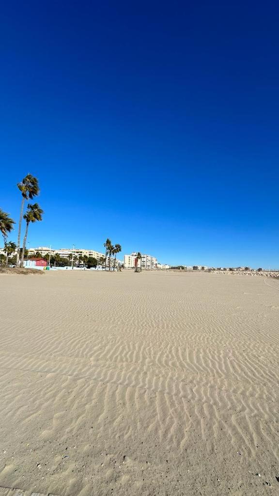 Playa De Los Naufragos Cozy Apartment With Pool 托雷维耶哈 外观 照片