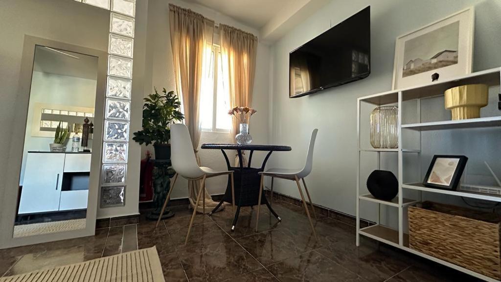 Playa De Los Naufragos Cozy Apartment With Pool 托雷维耶哈 外观 照片
