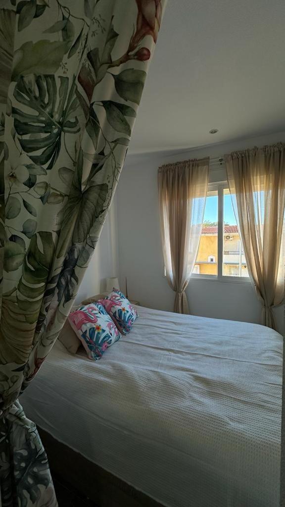 Playa De Los Naufragos Cozy Apartment With Pool 托雷维耶哈 外观 照片
