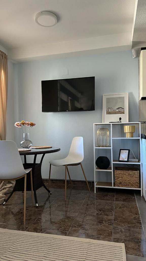 Playa De Los Naufragos Cozy Apartment With Pool 托雷维耶哈 外观 照片