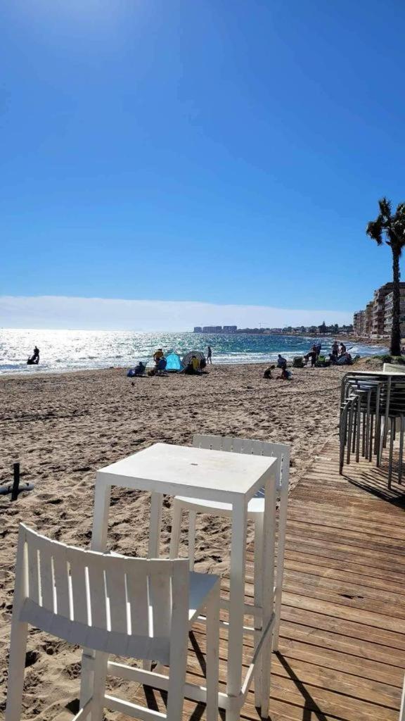 Playa De Los Naufragos Cozy Apartment With Pool 托雷维耶哈 外观 照片