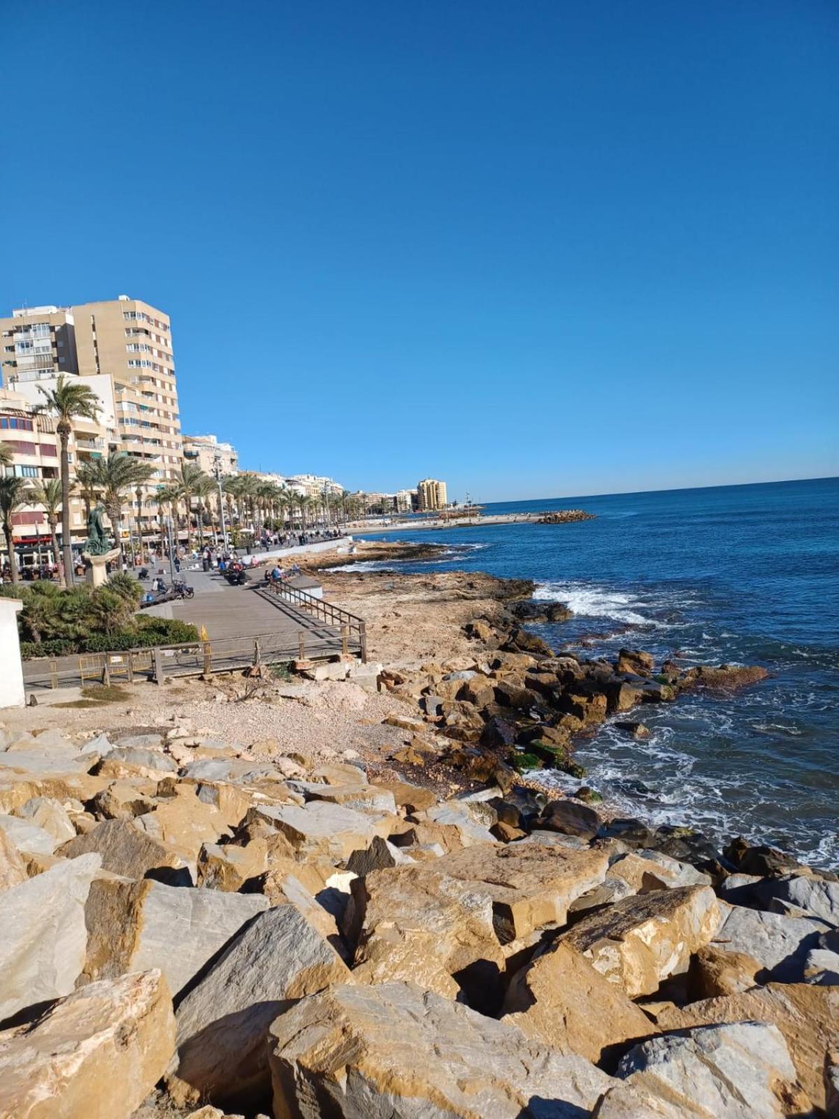 Playa De Los Naufragos Cozy Apartment With Pool 托雷维耶哈 外观 照片